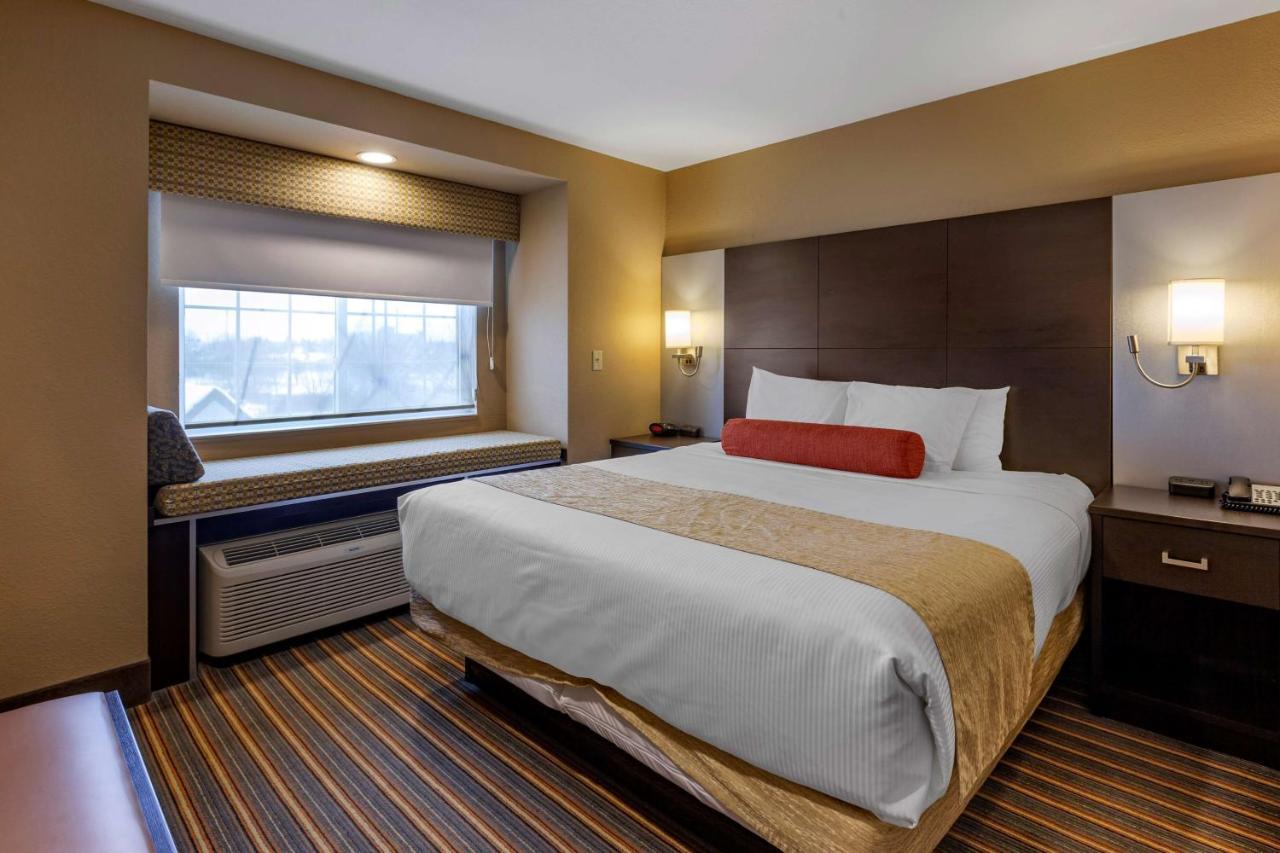 Best Western Plus Woodstock Inn & Suites Exterior foto