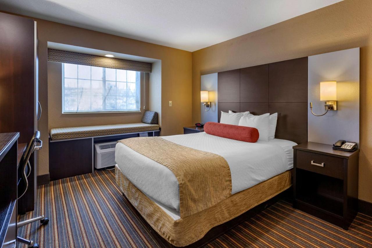 Best Western Plus Woodstock Inn & Suites Exterior foto