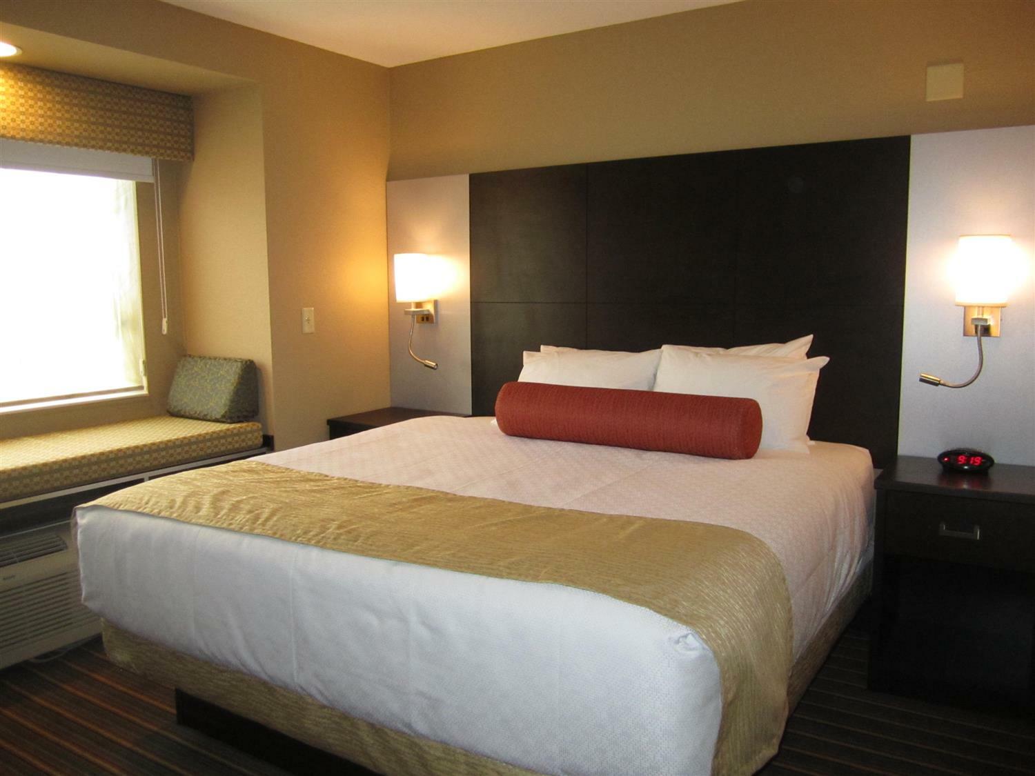 Best Western Plus Woodstock Inn & Suites Exterior foto